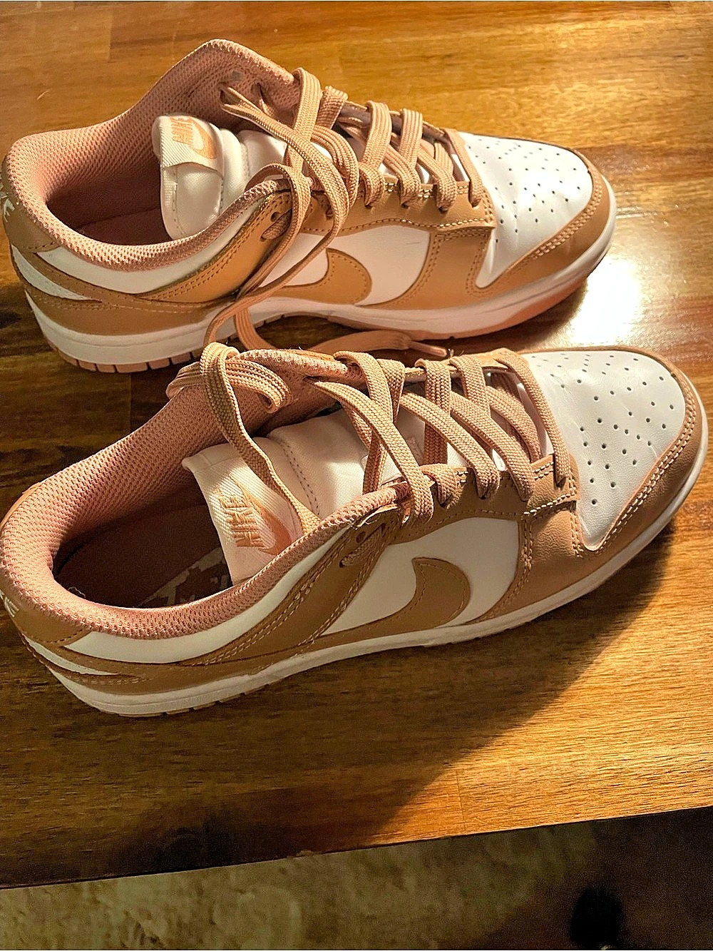 Women’s Nike Dunks Low Sneakers in blush & White Like New